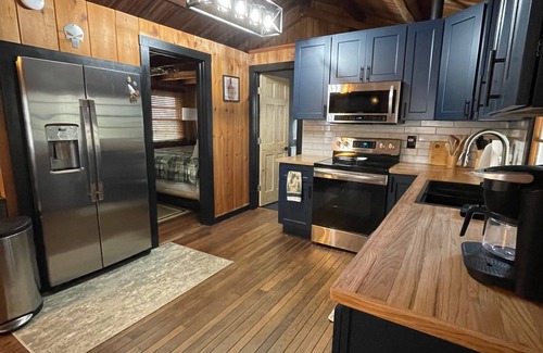 Maggie Valley Cabin | Cozy Creekside Log Cabin, Perfect for a Couples Retreat or Small Group!