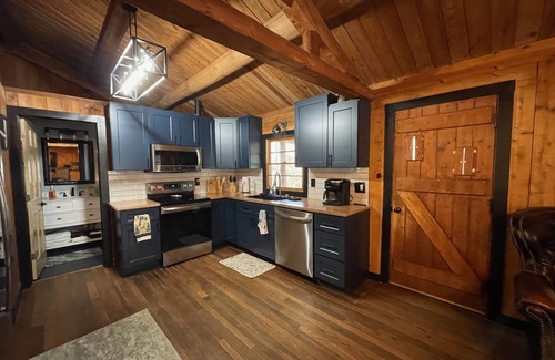 Maggie Valley Cabin | Cozy Creekside Log Cabin, Perfect for a Couples Retreat or Small Group!