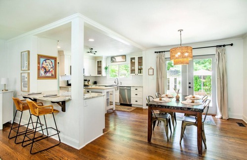 Knoxville House | Cozy Creekside Rancher-Heart of Downtown Knoxville