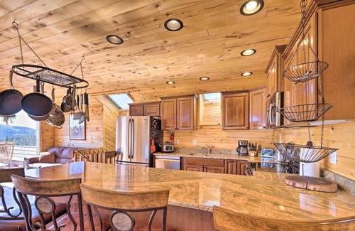 Victor Cabin | Cozy Cripple Creek Cabin w/ Mountain Views!