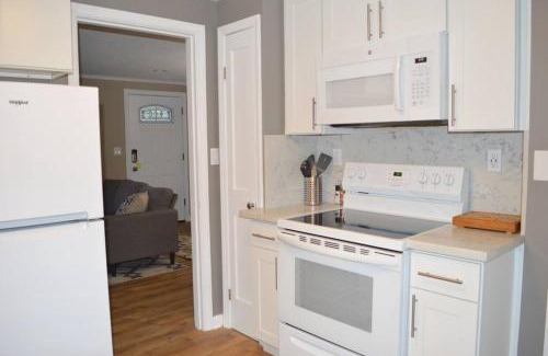Crown Hill Apartment | Cozy Crown Hill Carkeek Cottage w/3 Beds, Full Kitchen & Backyard in North Seattle