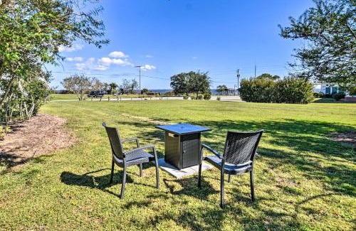Currituck House | Cozy Currituck Home with Fire Pit near Ferry!