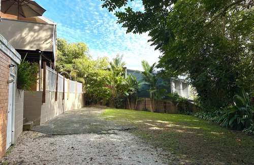 Currumbin House | Cozy Currumbin Beach Shack - Pet Friendly