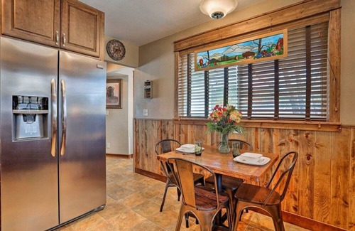 Custer House | Cozy Custer Cottage: Family-Friendly, SD Charm, Bar, Deck & Walk to Dining