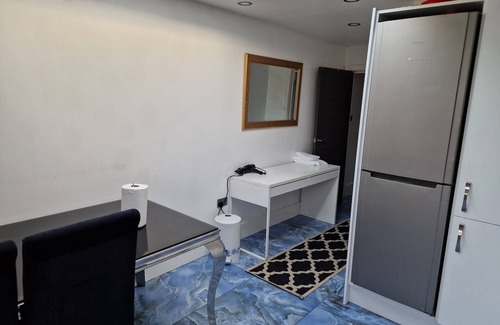 Dagenham House | Cozy Dagenham Retreat - 2BR House