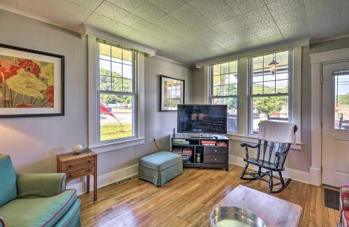 Damascus House | Cozy Damascus Cottage with Porch and Trail Access!