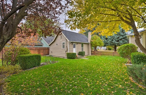 Dayton Apartment | Cozy Dayton Cottage with Yard Walk to Main Street!