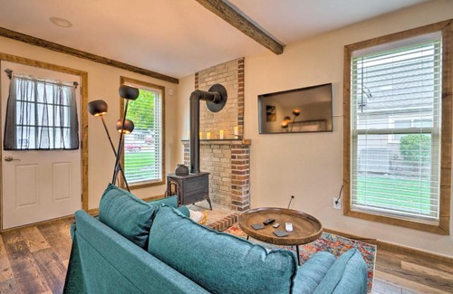 Dayton Apartment | Cozy Dayton Cottage with Yard Walk to Main Street!