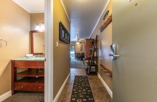 Truckee House | Cozy Deluxe Studio #131 at Donner Lake Village