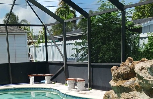 Boulevard Heights Apartment | Cozy Department centrally located in Broward county, cs beach, hard rock,stadium