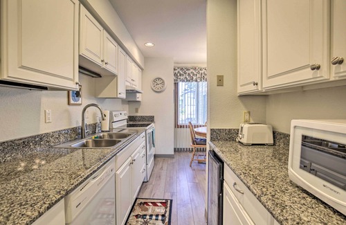 Depoe Bay Condo | Cozy Depoe Bay Hideaway, Steps to Scenic View
