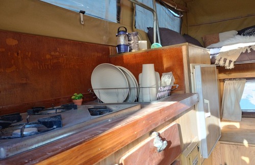 Alpine House | Cozy desert eco-glamper with pool, shower, laundry, wifi, pet-friendly.