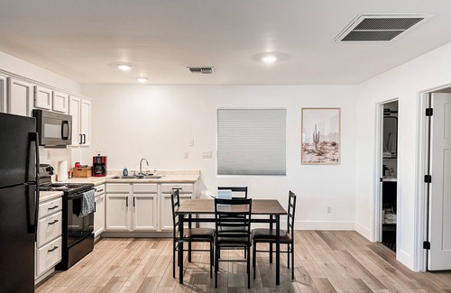 Gilbert House | Cozy Desert Remodeled 2-bedroom Home