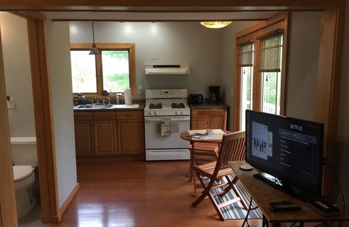 East Boothbay House | Cozy Detached Guest Cottage on Mill Pond