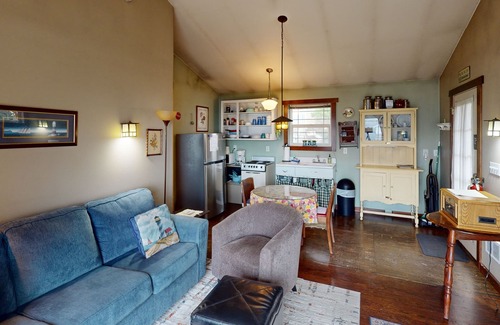 South Beach Cabin | Cozy Dog-friendly Cottage with Great Ocean Views and Fantastic Location