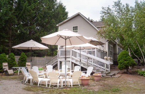 Bar Harbor House | Cozy Dog Friendly House with Deck, Firepit & Fast WiFi in Heart of Bar Harbor