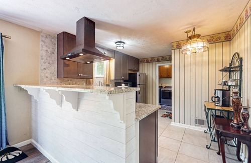 Snellville House | Cozy dog-friendly house, fenced backyard, patio, wifi, w/d, and garage