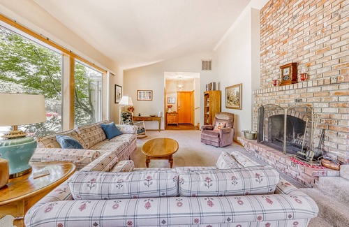Mountain View District House | Cozy, Dog-Friendly Home w/ Free WiFi, Full Kitchen, Furnished Deck, Central A/C
