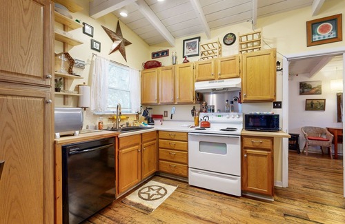 Silver Creek Village House | Cozy dog-friendly house near water with enclosed yard, grill, & equipped kitchen
