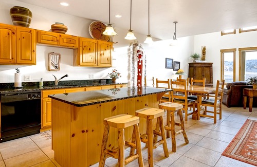 South Fork House | Cozy Dog-Friendly Retreat w/Gas Fireplace, W/D, Furnished Patio