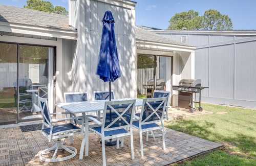 Miramar Beach House | Cozy, dog-friendly home near the beach, golf, restaurants & shopping