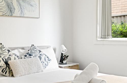 Panania House | Cozy Double Room in Panania - Close to Stations & Stores - Shared Bathroom