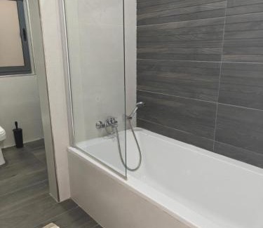 Pembroke House | Cozy Double Room with Private Bath Pembroke