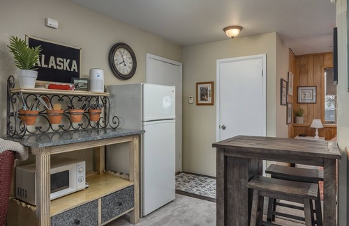 Fairbanks Apartment | Cozy downstairs studio with board games, streaming, and nearby activities