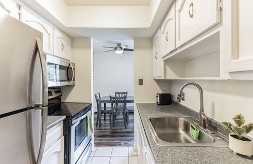 Allen Apartment | Cozy Downtown Ann Arbor Condo - Near UM Stadium