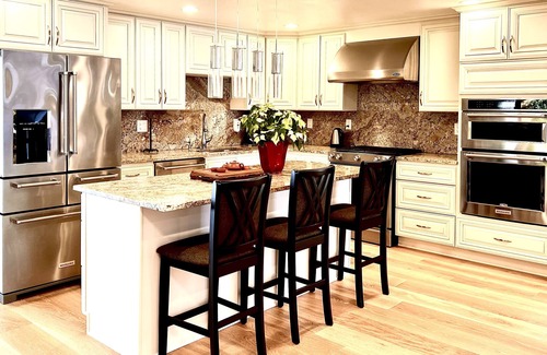 Northwest Bellevue House | Cozy Downtown Bellevue House, walking distance to all amenities.
