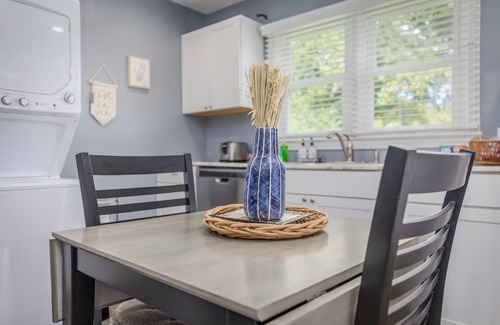 Bristol House | Cozy Downtown Bristol Cottage - 4 min to CASINO