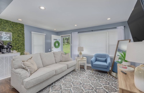 Bristol House | Cozy Downtown Bristol Cottage - 4 min to CASINO