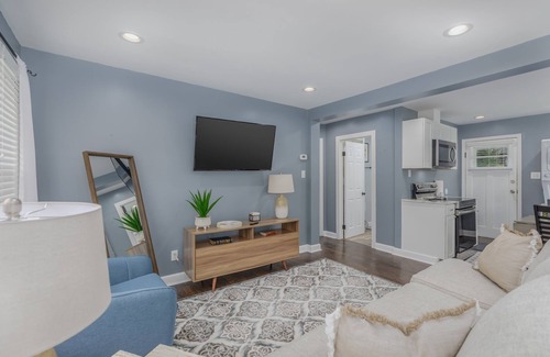 Bristol House | Cozy Downtown Bristol Cottage - 4 min to CASINO