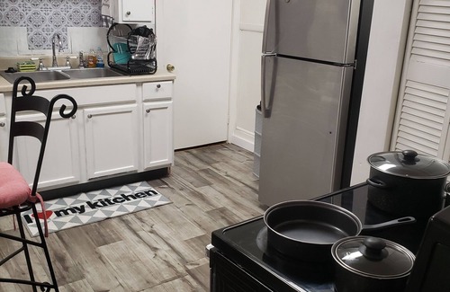 Downtown Indianapolis House | COZY DOWNTOWN BUNGALOW MINUTES FROM ALL STAR GAME FESTIVITIES SMALL PET FRIENDLY