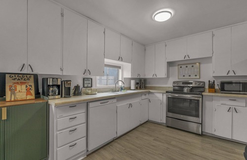 Downtown Flagstaff House | Cozy Downtown Bungalow with Private Fully Fenced Yard.
