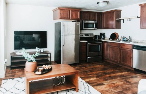 Franklin House | Cozy Downtown Provo Suite near Front Runner, LDS City Center Temple, Conf Center