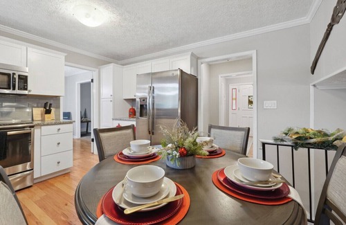 Roswell House | Cozy Downtown Roswell Home