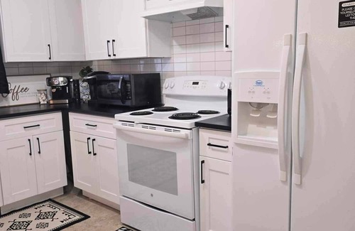 Lochmoor Waterway Estates Apartment | Cozy Dreamy Suites 2 with WiFi, AC in gorgeous Cape Coral