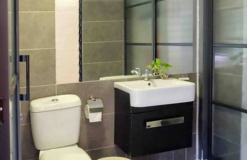 Petaling Jaya Apartment | Cozy duplex facing misty hill