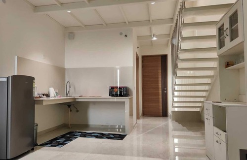 Gurugram Apartment | Cozy Duplex Loft with WiFi and AC in amazing Gurugram