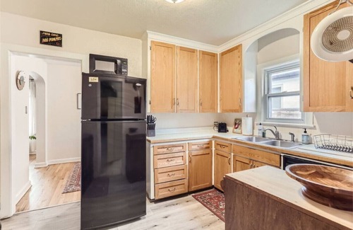 Hale House | Cozy Duplex near Hospitals I Cherry Creek I Denver