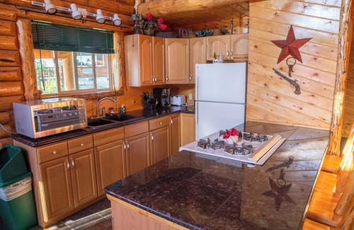Last Chance House | Cozy Edgewater Cabin Retreat With Stunning River View!
