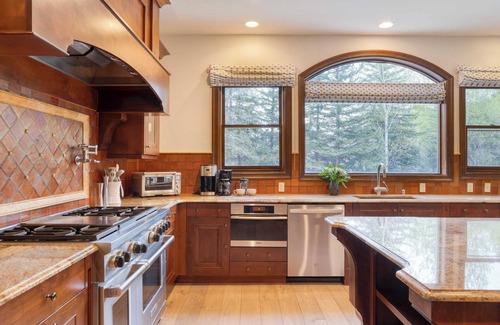 Edwards Cottage | Cozy Edwards Retreat w/Fireplace, Near Ski Resort Osprey Nest by Avantstay