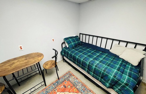 Cheltenham Apartment | Cozy Efficiency Apartment in Cheltenham – Perfect for Solo Travelers!