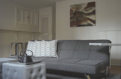 Brightwood Park Apartment | Cozy English Basement Guesthouse