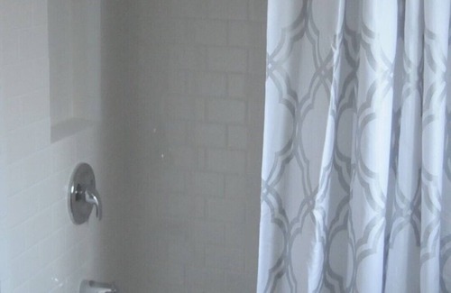 Brightwood Park Apartment | Cozy English Basement Guesthouse