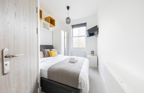 St. George's Apartment | Cozy Ensuite Bedroom for Two near Tufnell Park