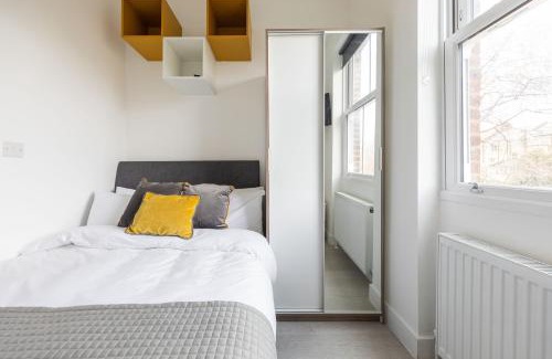 St. George's Apartment | Cozy Ensuite Bedroom for Two near Tufnell Park