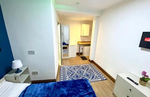 St. Dunstan's Apartment | Cozy EnSuite In The Heart Of London