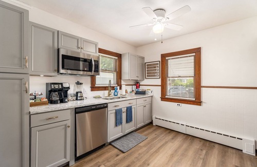 Millersport Cottage | Cozy Entertaining Waterfront 3Bd w/SwimSpa/Hot Tub